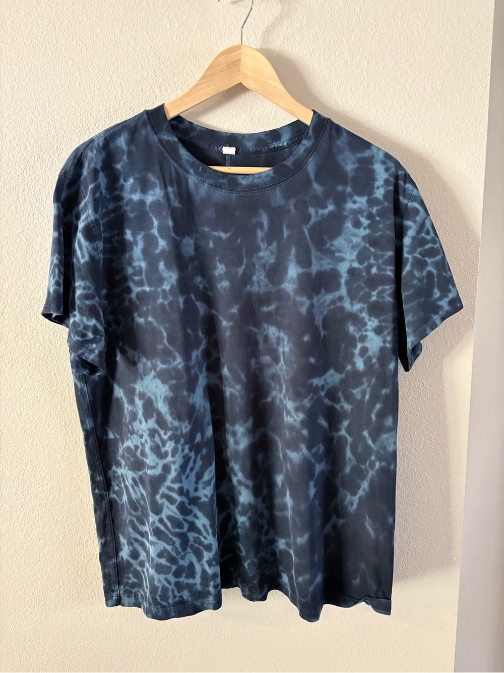 Lululemon Tie-Dye Navy All Yours Short Sleeve T-Shirt, size 10